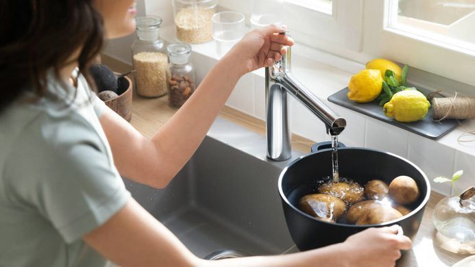 Змішувач для кухні Hansgrohe Zesis M33 хром 74804000 з витяжним душем